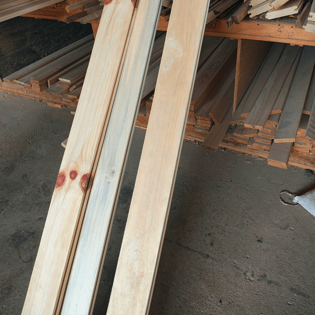 Assoalho de Pinheiro: A Nobreza e o Conforto da Madeira para Seu Piso