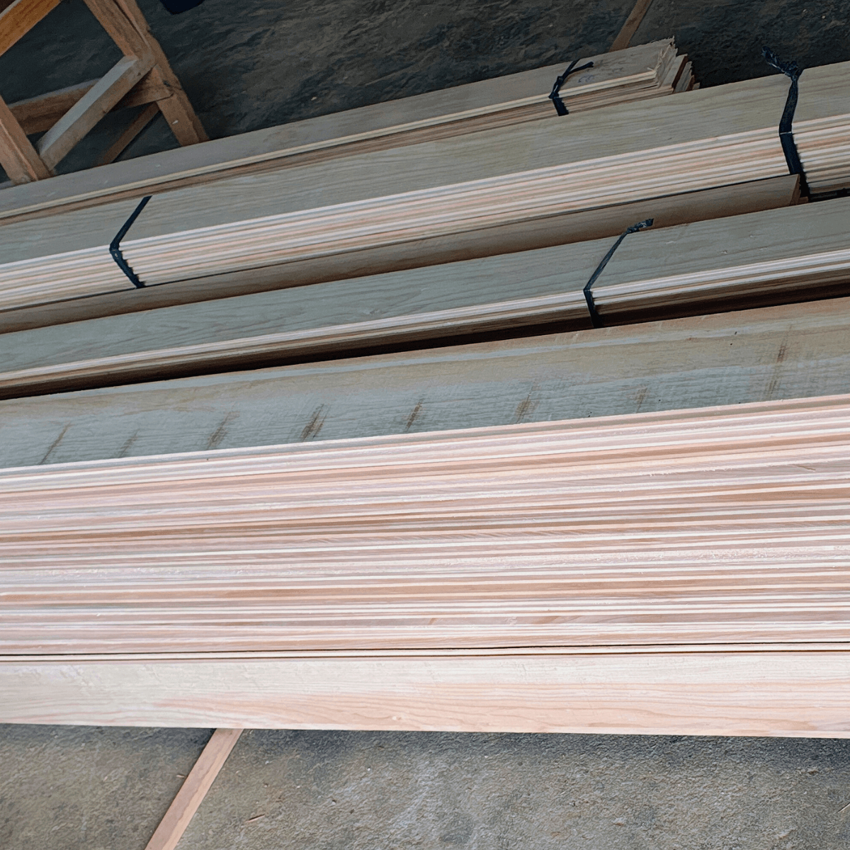 Forro de Pinheiro (Araucária): A Elegância Clássica e Duradoura para Seu Projeto